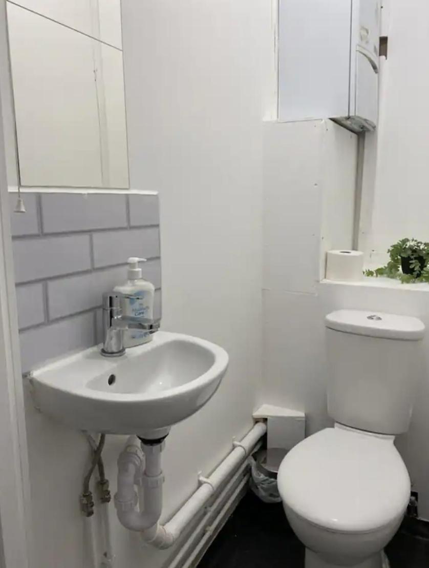 Comfy Private Rooms In Camden Town, Central London Exterior photo