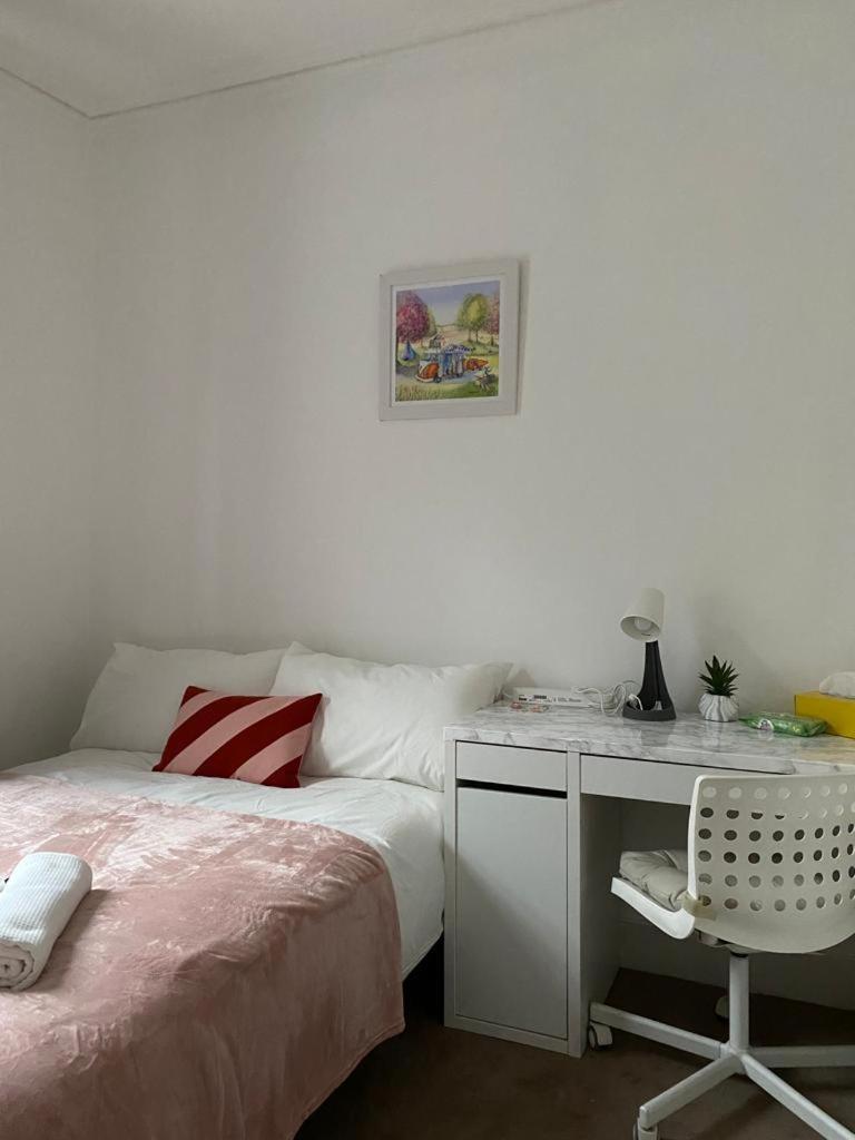 Comfy Private Rooms In Camden Town, Central London Exterior photo