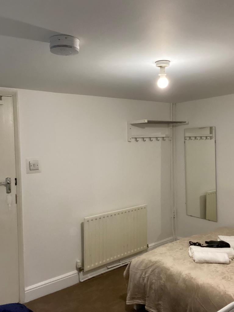 Comfy Private Rooms In Camden Town, Central London Exterior photo