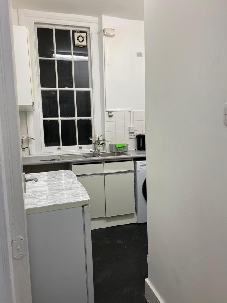 Comfy Private Rooms In Camden Town, Central London Exterior photo